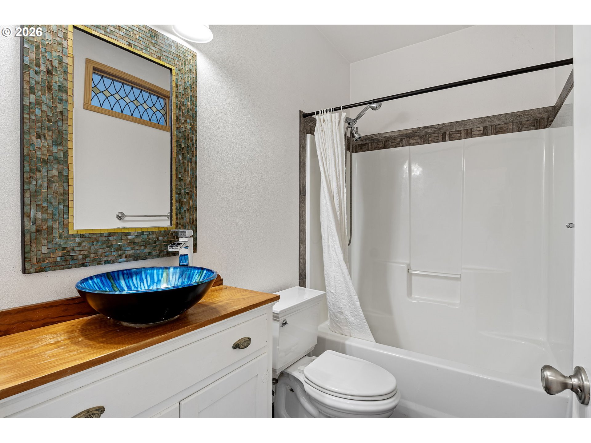 302 Scott Road Oakland, OR 97462 - Photo 40 of 48 Bathroom