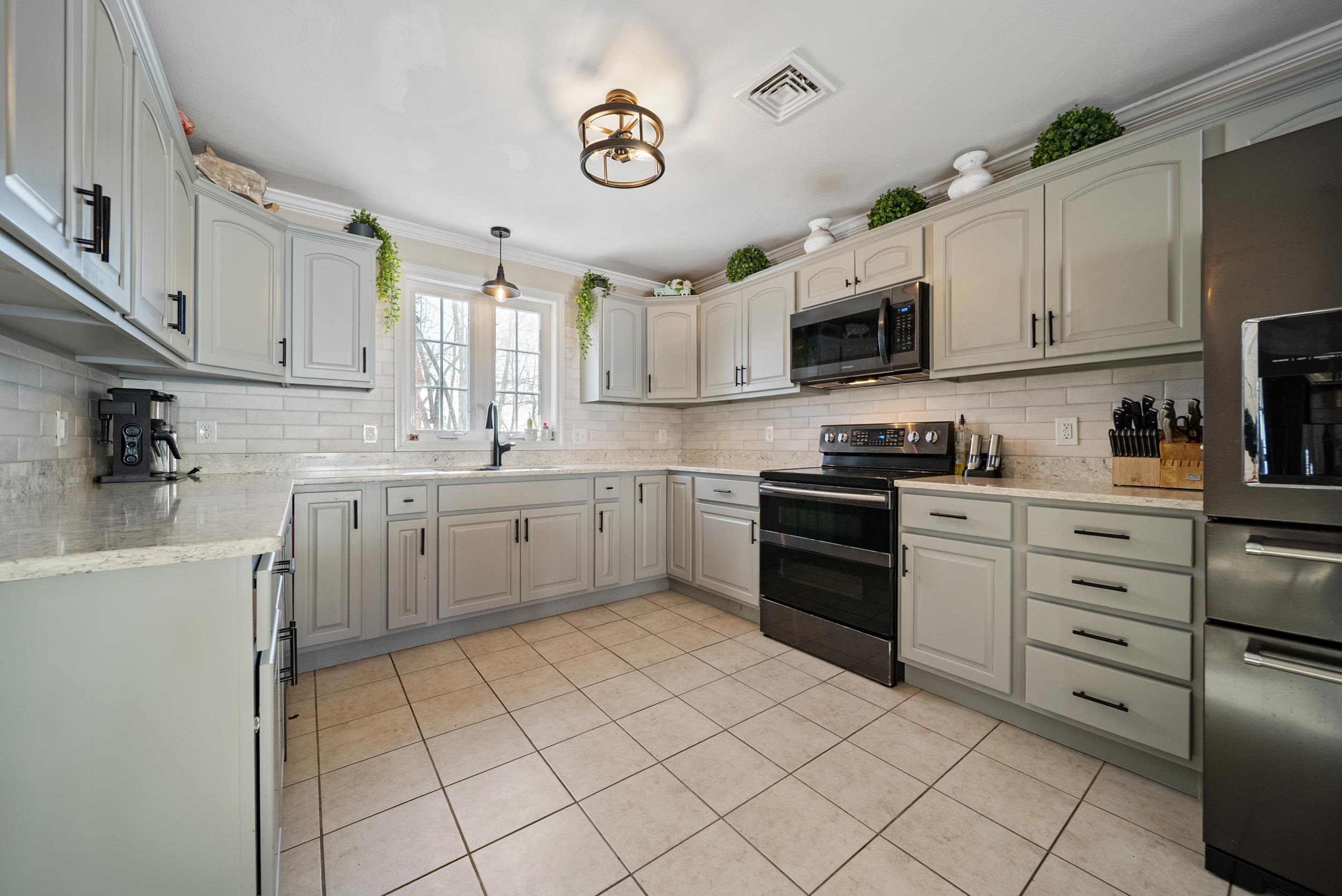 7 Lincoln Lane Chester, NH 03036 - Photo 5 of 27