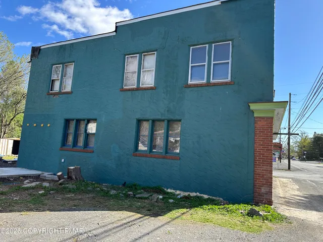 $430,000 | 6656 Highway 191, Cresco, PA 18326