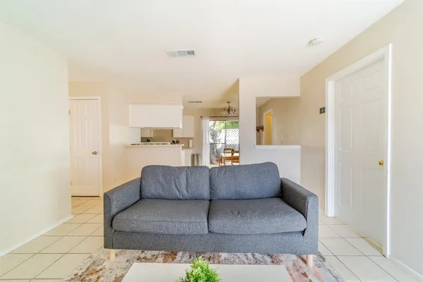 a black and white photo of a living room