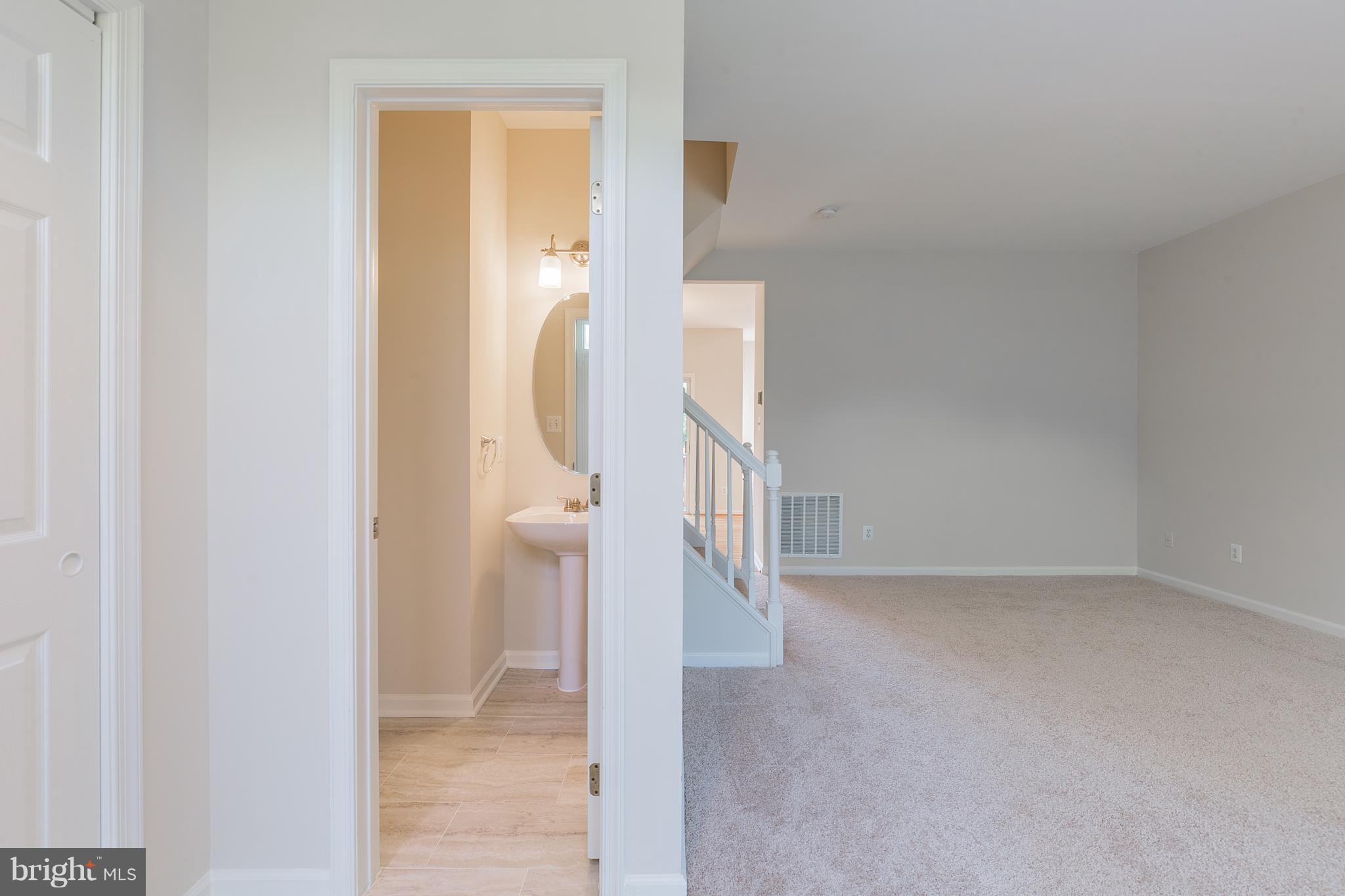 4172 Ashmere Circle Dumfries, VA 22025 - Photo 2 of 28 Interior (General)