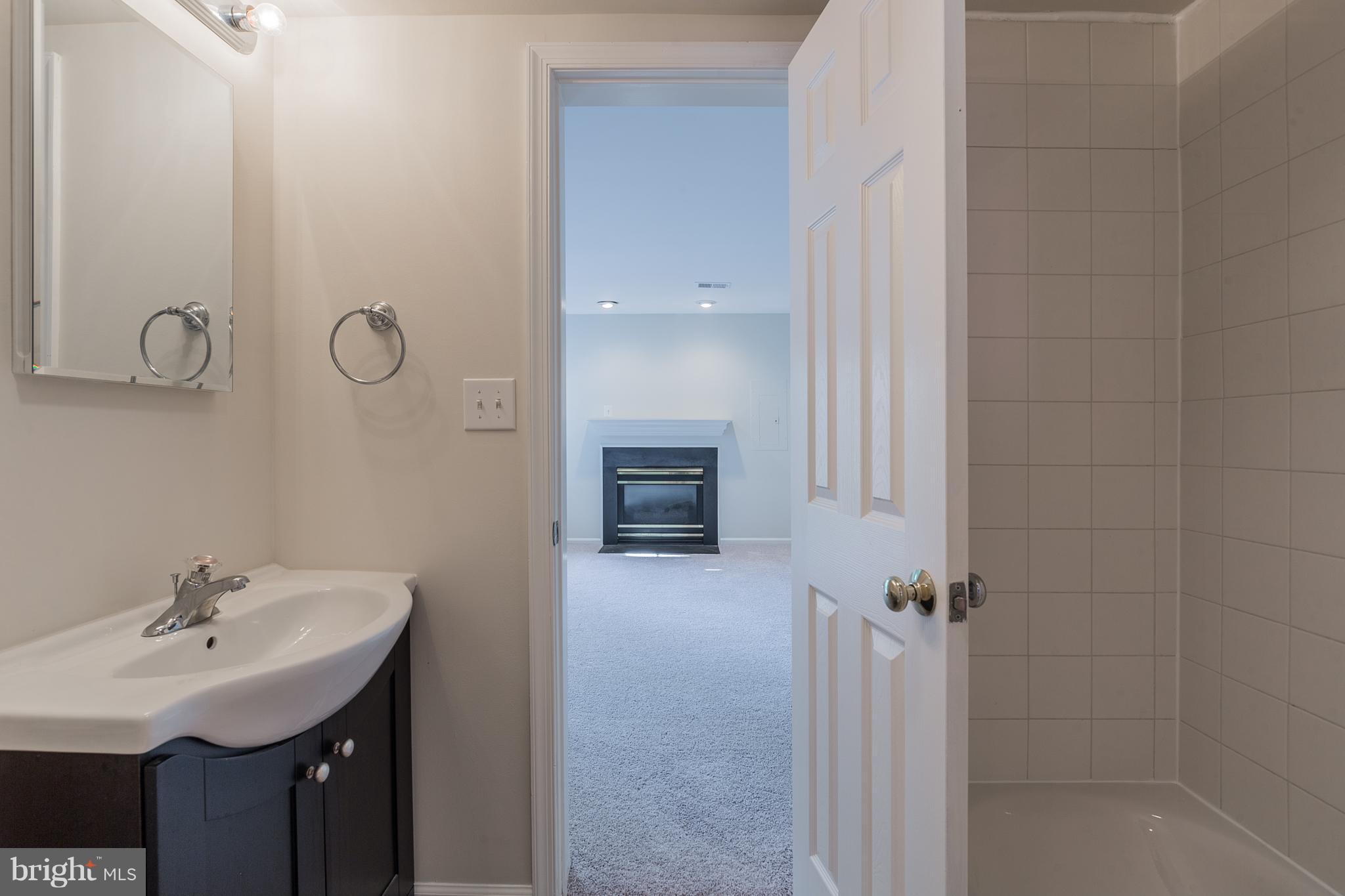 4172 Ashmere Circle Dumfries, VA 22025 - Photo 15 of 28 Bath