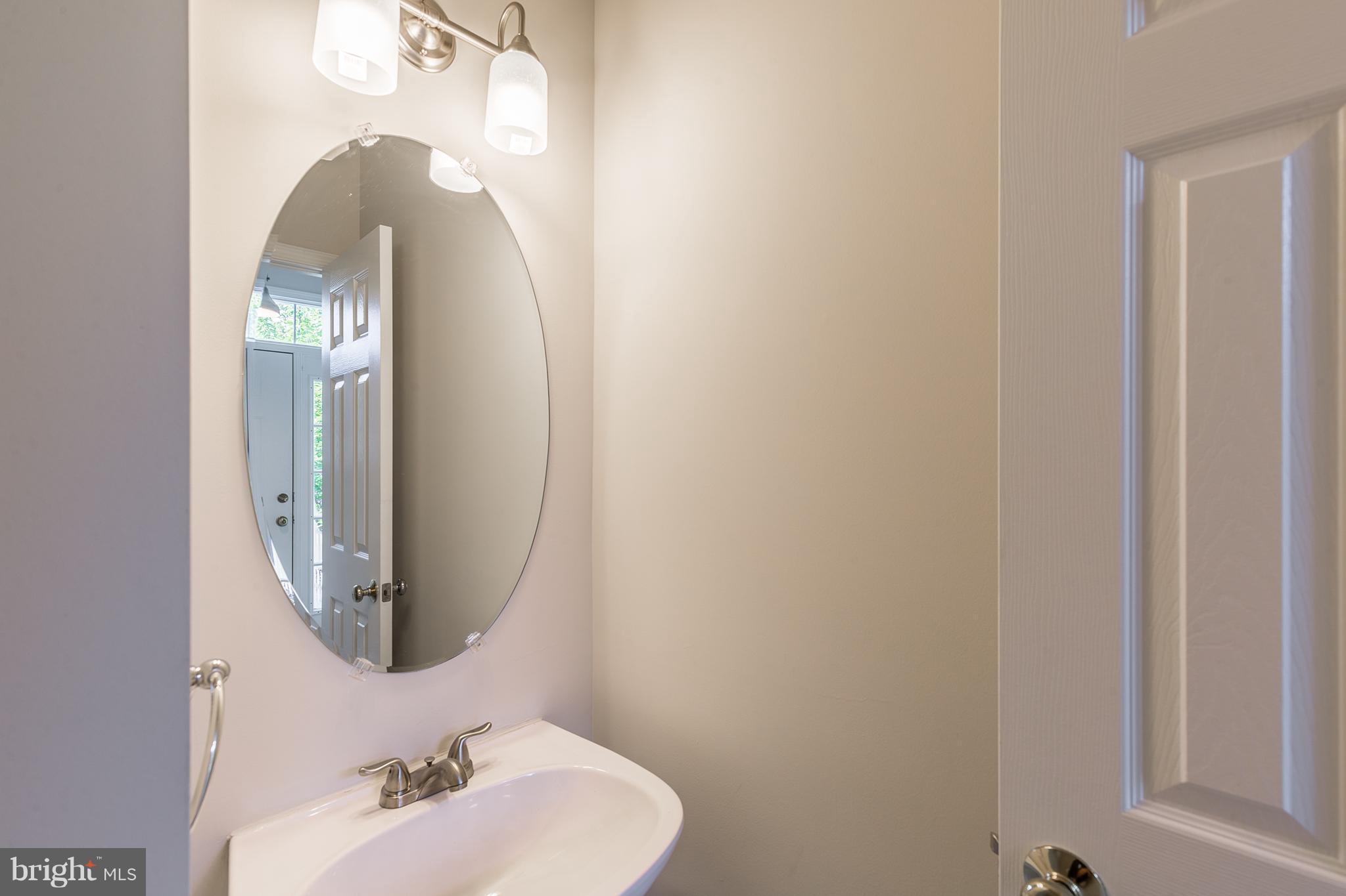 4172 Ashmere Circle Dumfries, VA 22025 - Photo 3 of 28 Bath