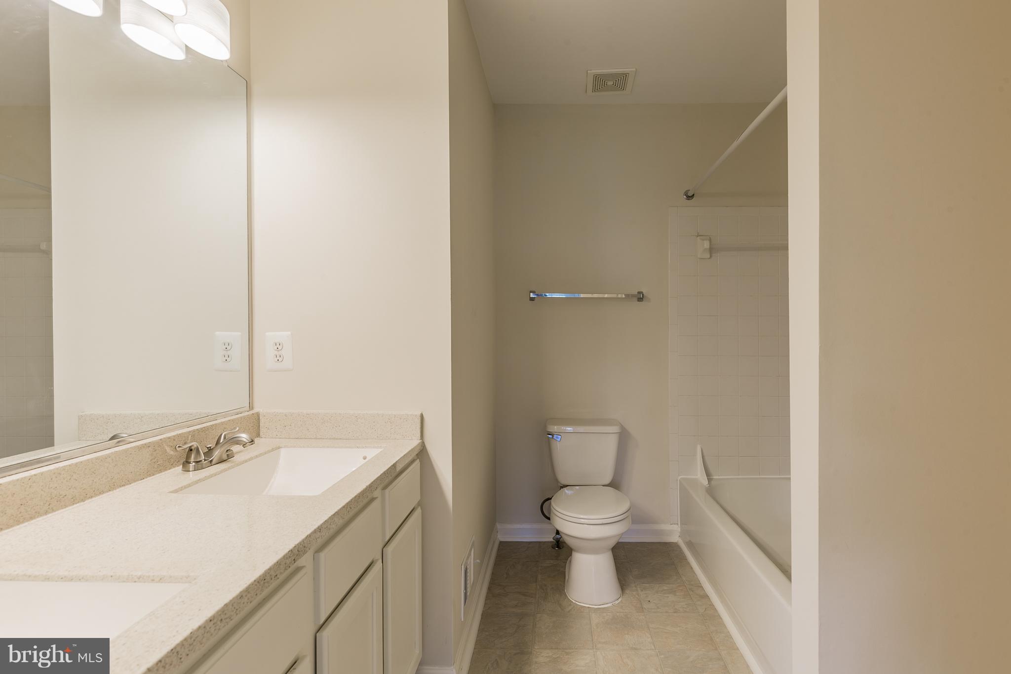 4172 Ashmere Circle Dumfries, VA 22025 - Photo 22 of 28 Bath (Master)