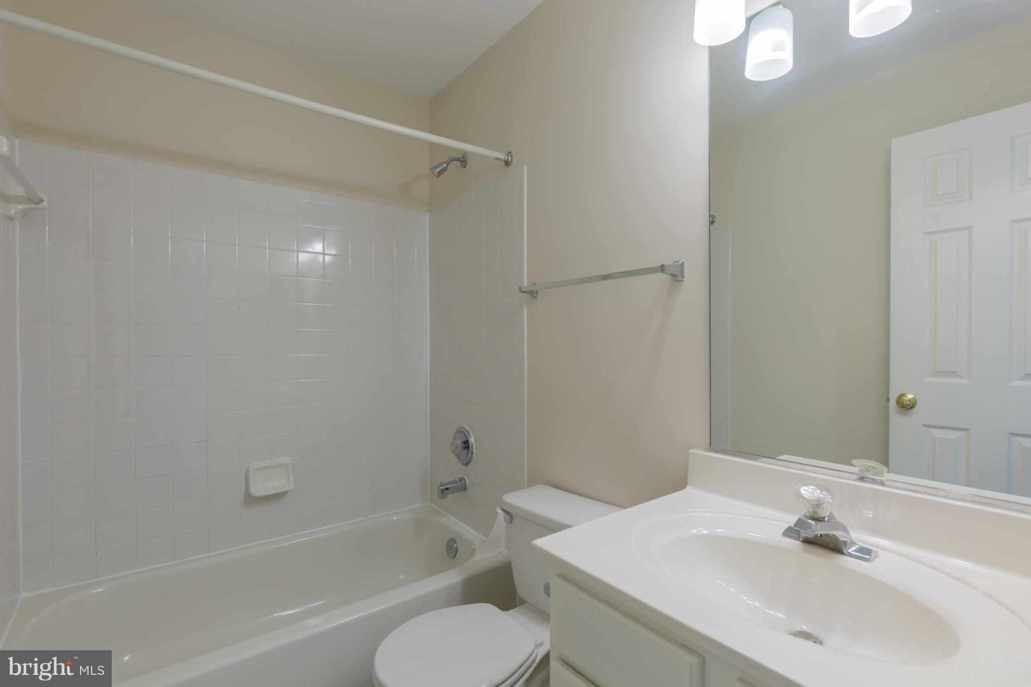 4172 Ashmere Circle Dumfries, VA 22025 - Photo 27 of 28 Bath