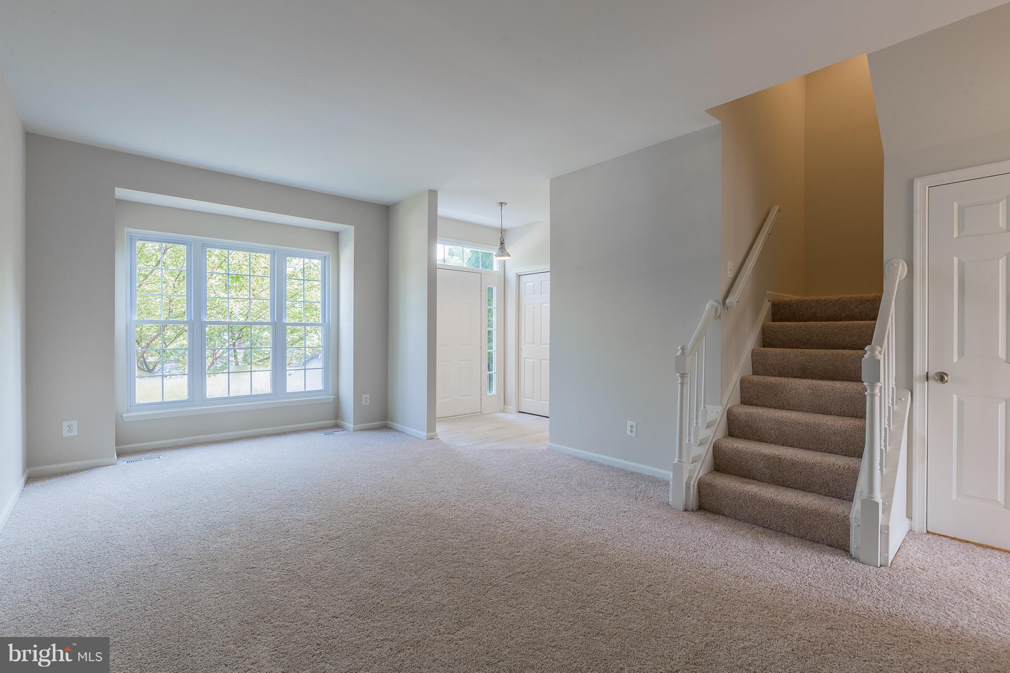 4172 Ashmere Circle Dumfries, VA 22025 - Photo 5 of 28 Living Room