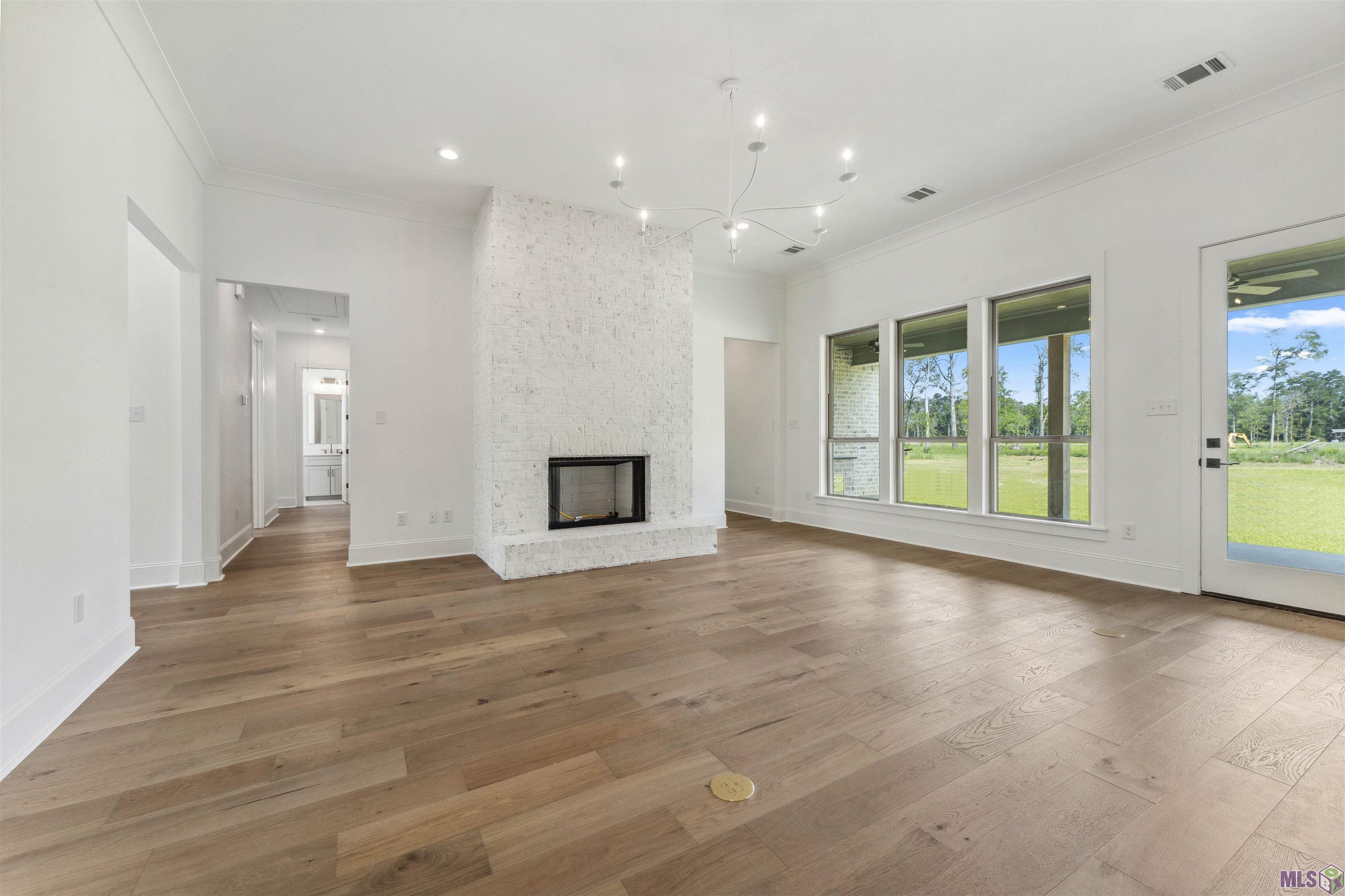 9085 Hillon Hood Road Denham Springs, LA 70726 - Photo 7 of 36 Gallery Image 7