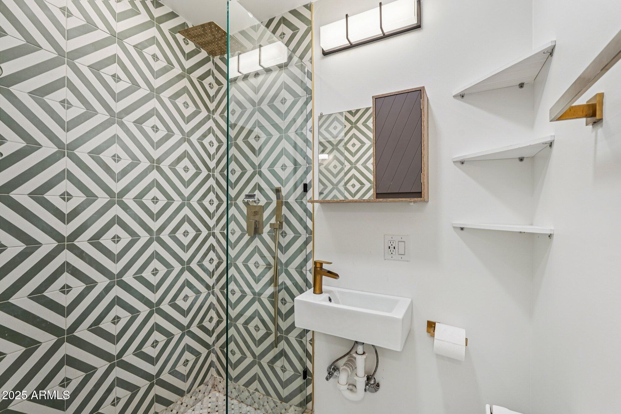 511 East Cheery Lynn Road Phoenix, AZ 85012 - Photo 17 of 33