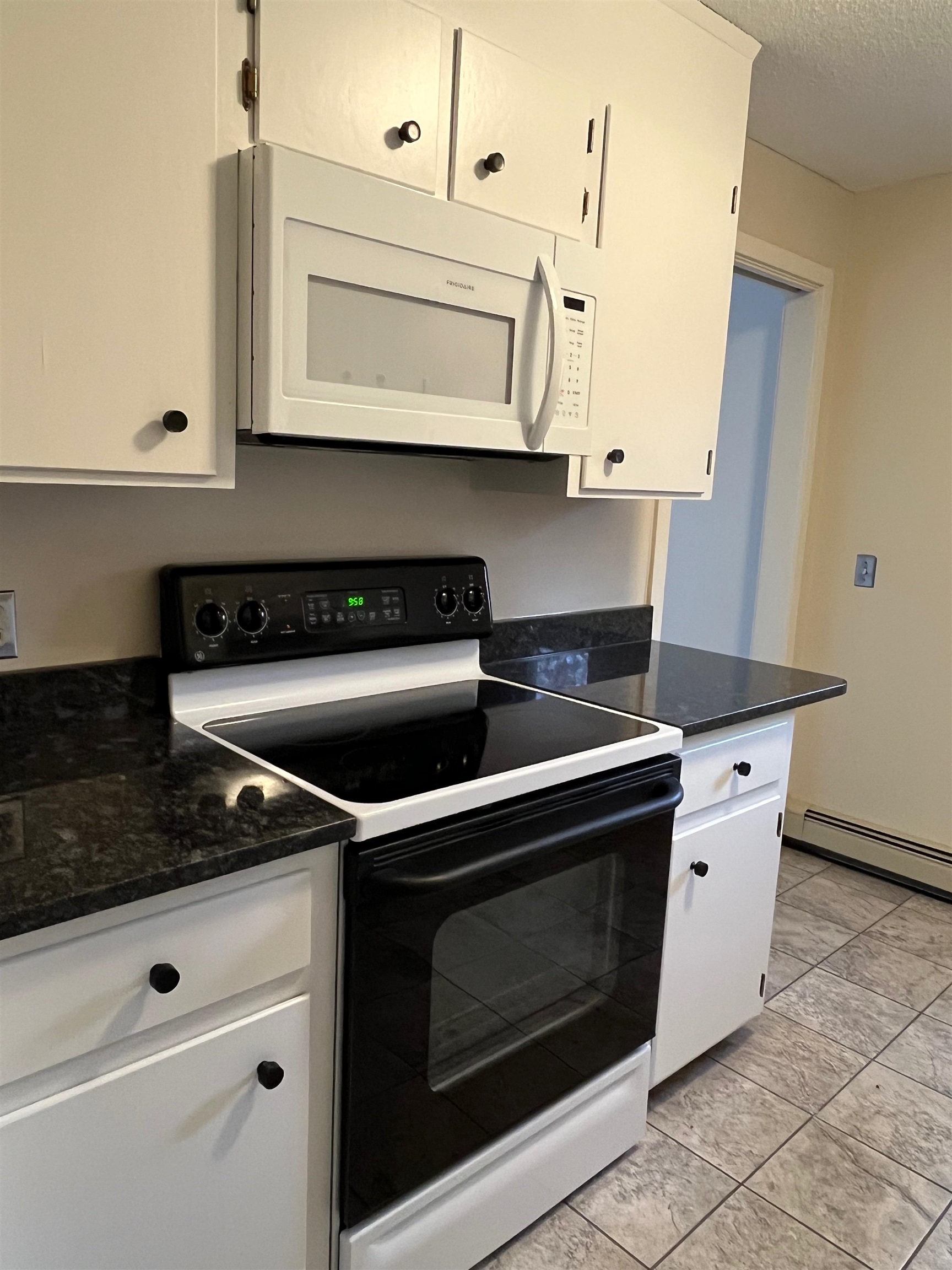 1 Pine Street, Unit C20 Peterborough, NH 03458 - Photo 5 of 16