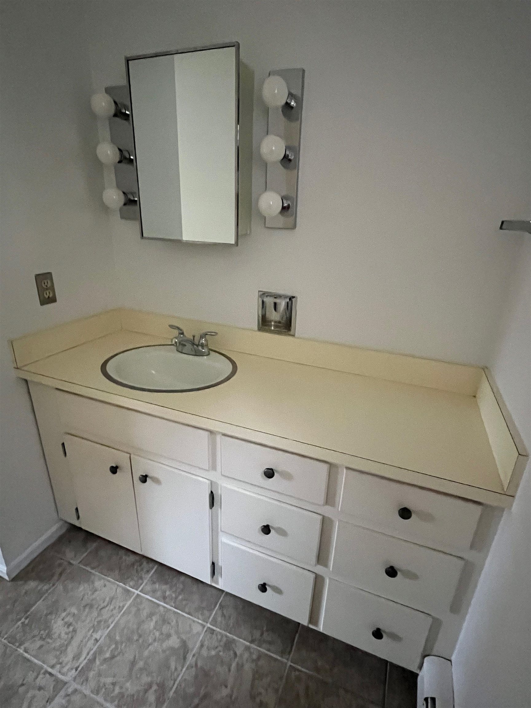 1 Pine Street, Unit C20 Peterborough, NH 03458 - Photo 10 of 16