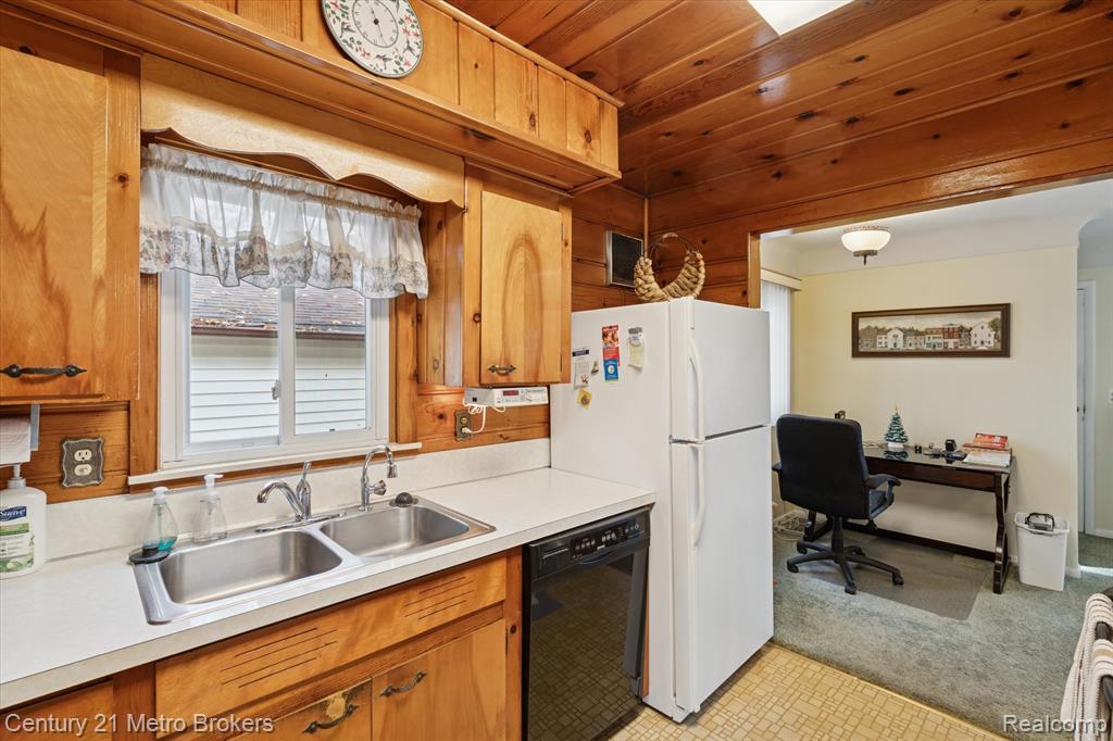 4466 South Center Road Burton, MI 48519 - Photo 15 of 52 Gallery Image 15
