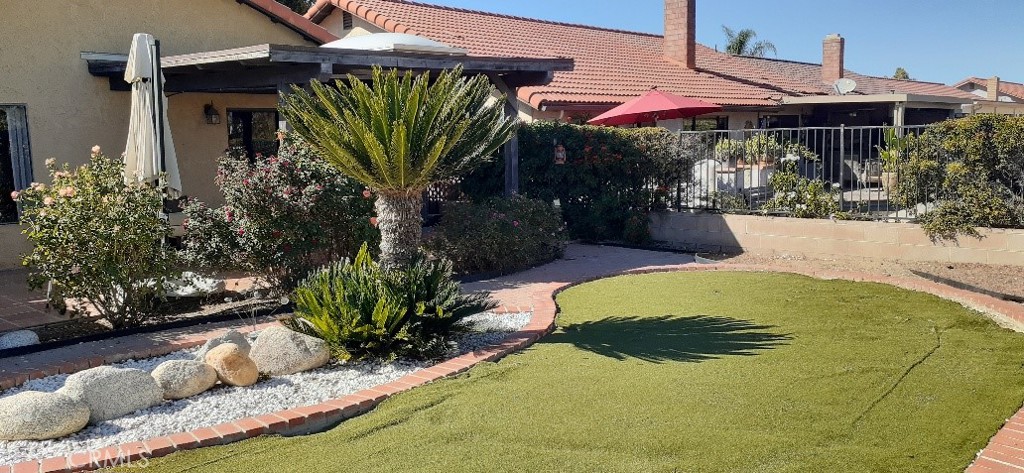 1484 Pepper Tree Drive Hemet, CA 92545 - Photo 4 of 24 Back yard putting green