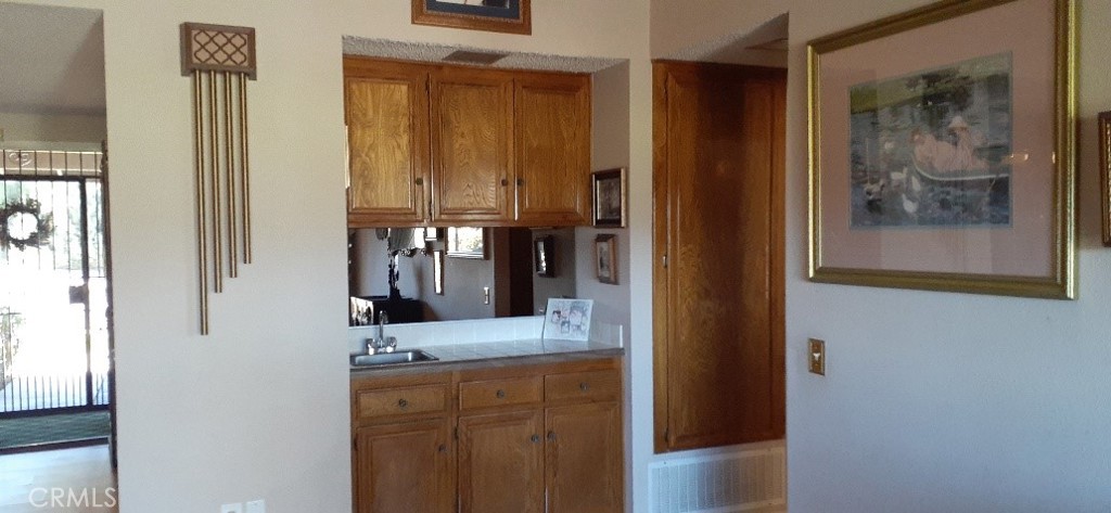 1484 Pepper Tree Drive Hemet, CA 92545 - Photo 8 of 24 Wet Bar