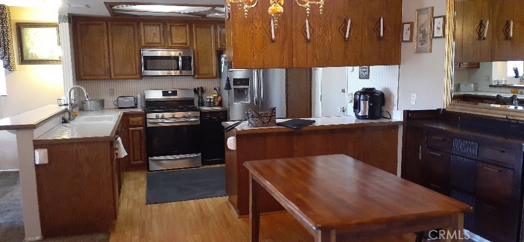 1484 Pepper Tree Drive Hemet, CA 92545 - Photo 10 of 24 Kitchen and dinning area