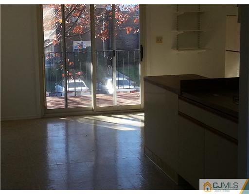 172 Evergreen Road, Unit 15B 15B Edison, NJ 08837 - Photo 2 of 10 Gallery Image 2