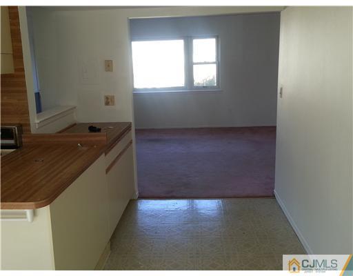 172 Evergreen Road, Unit 15B 15B Edison, NJ 08837 - Photo 6 of 10 Gallery Image 6
