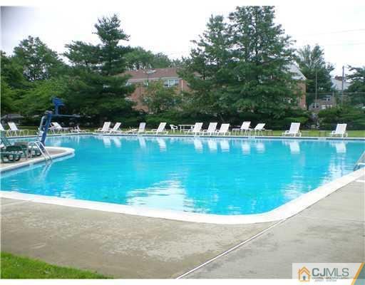172 Evergreen Road, Unit 15B 15B Edison, NJ 08837 - Photo 9 of 10 Gallery Image 9