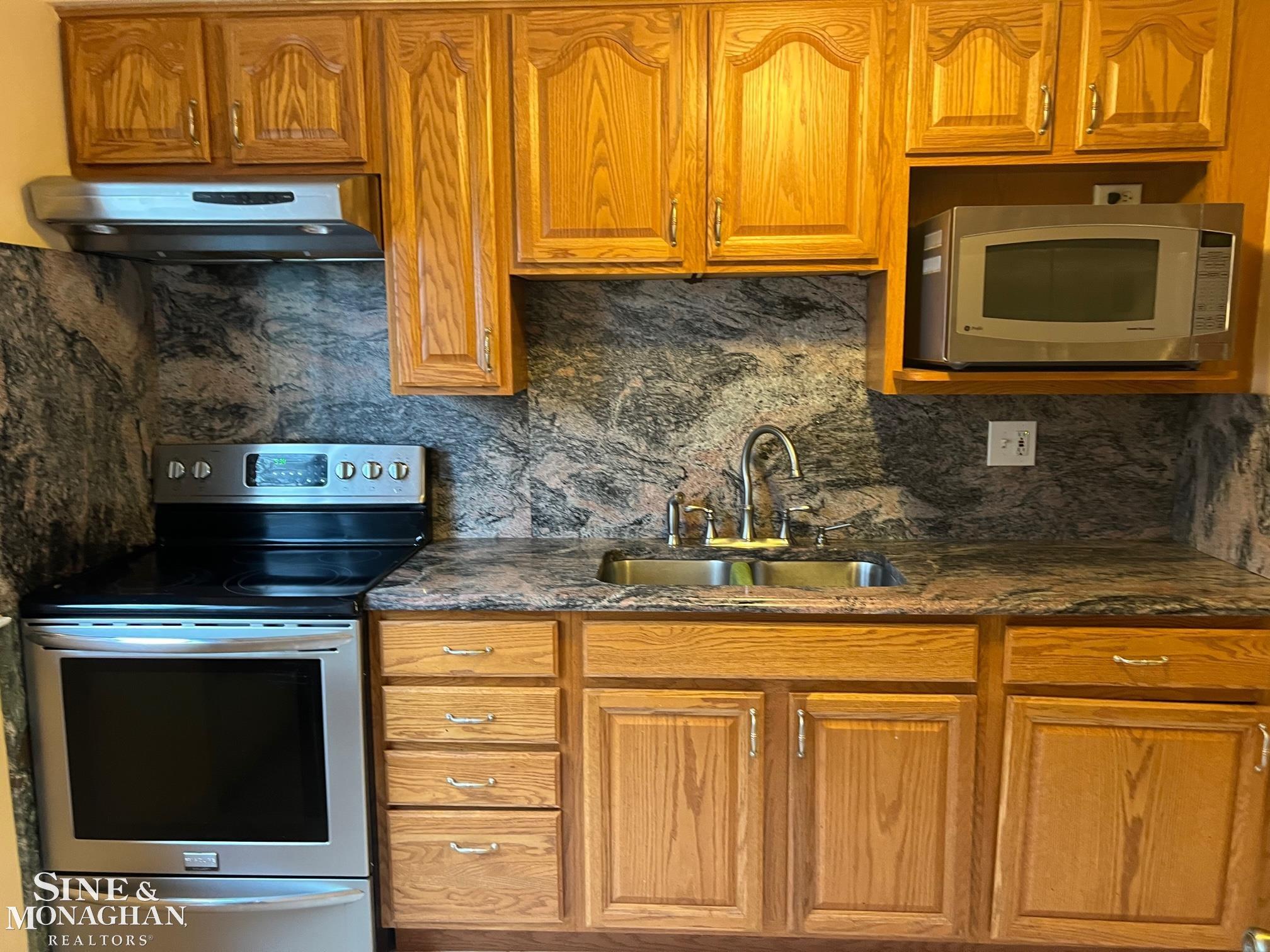 1353 Somerset Avenue Grosse Pointe, MI 48230 - Photo 3 of 22