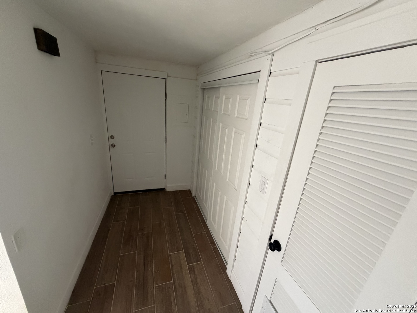 1635 Basse Road San Antonio, TX 78213 - Photo 14 of 17 a view of a hallway