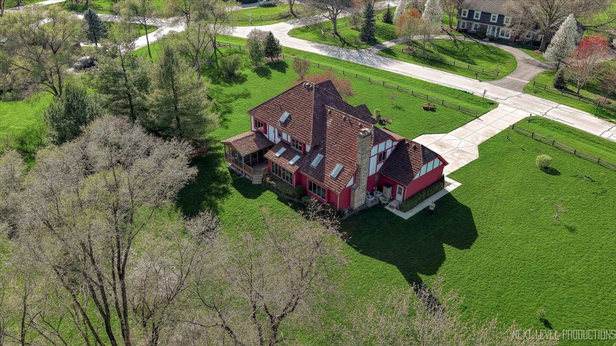 5N511 Oak Lawn Farm Road Wayne, IL 60184 - Photo 10 of 52 Gallery Image 10