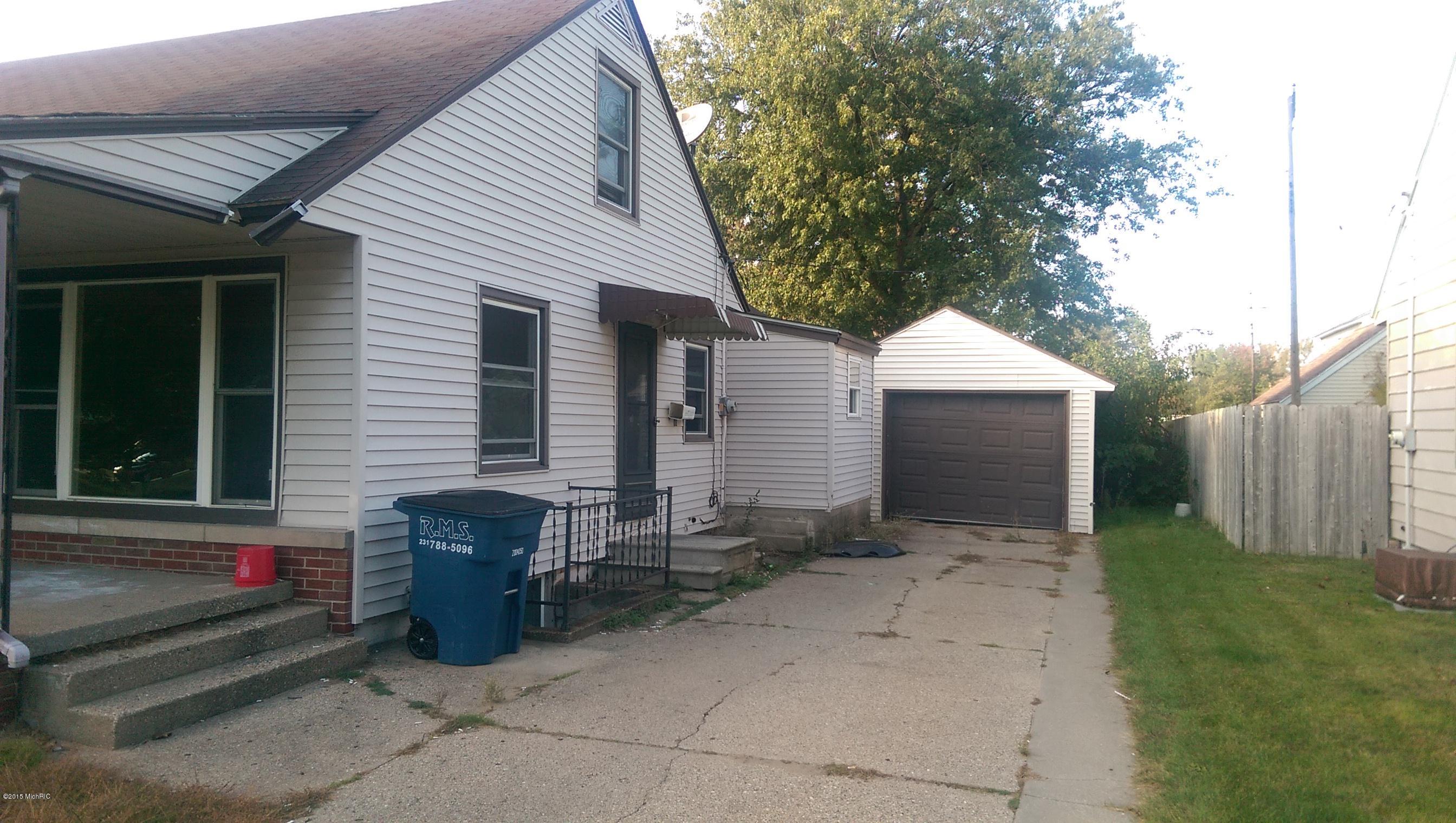 1234 Cornell Road Muskegon, MI 49441 - Photo 2 of 13 driveway