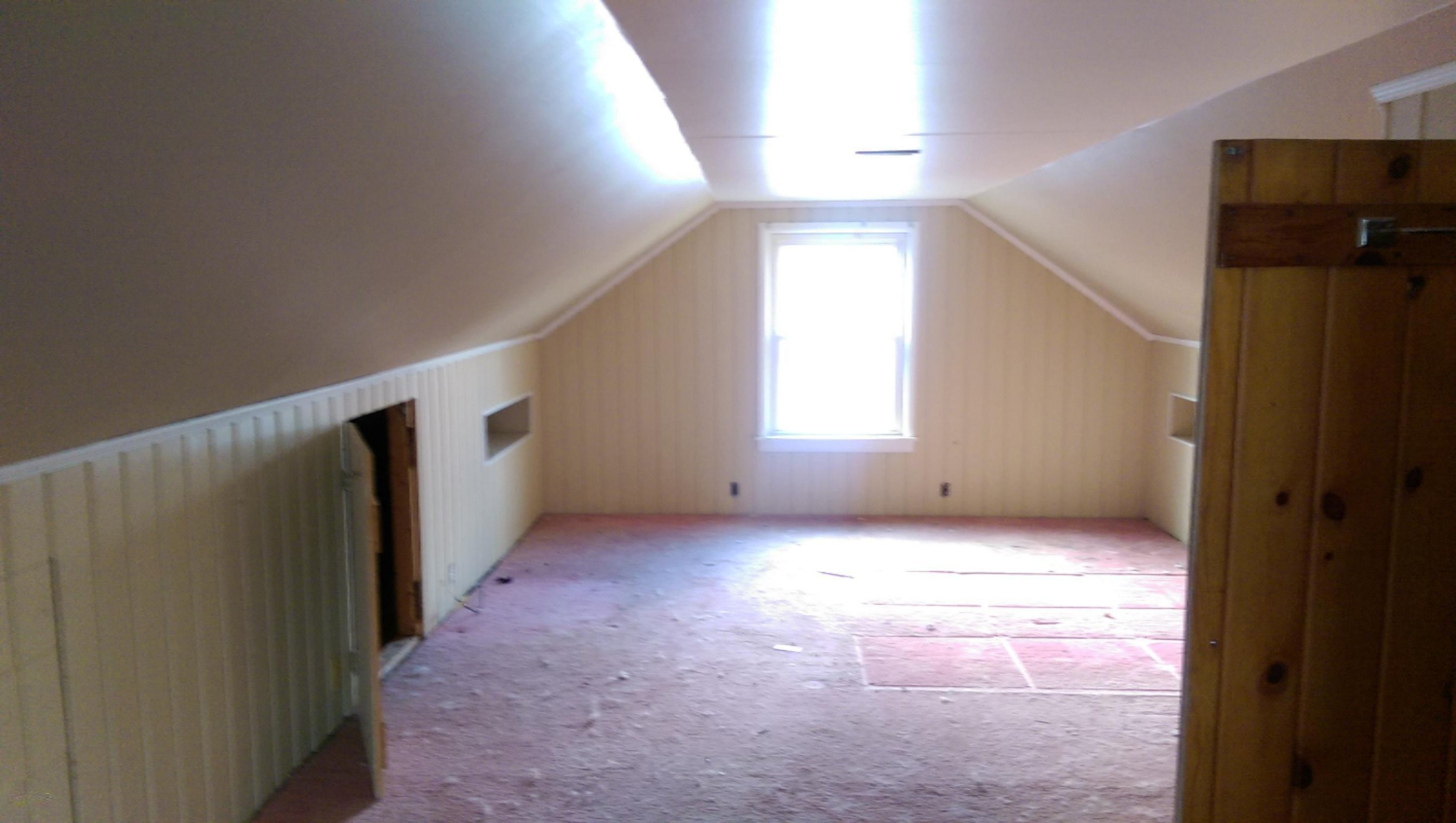 1234 Cornell Road Muskegon, MI 49441 - Photo 9 of 13 upper bedroom