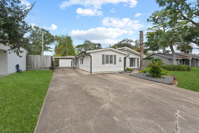 $2,300 | 4414 Gardendale Drive, Houston, TX 77092
