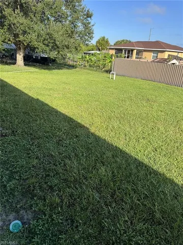 a view of an outdoor space and a yard