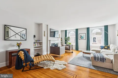 $800,000 | 2219 Delancey Place, Unit 6, Philadelphia, PA 19103