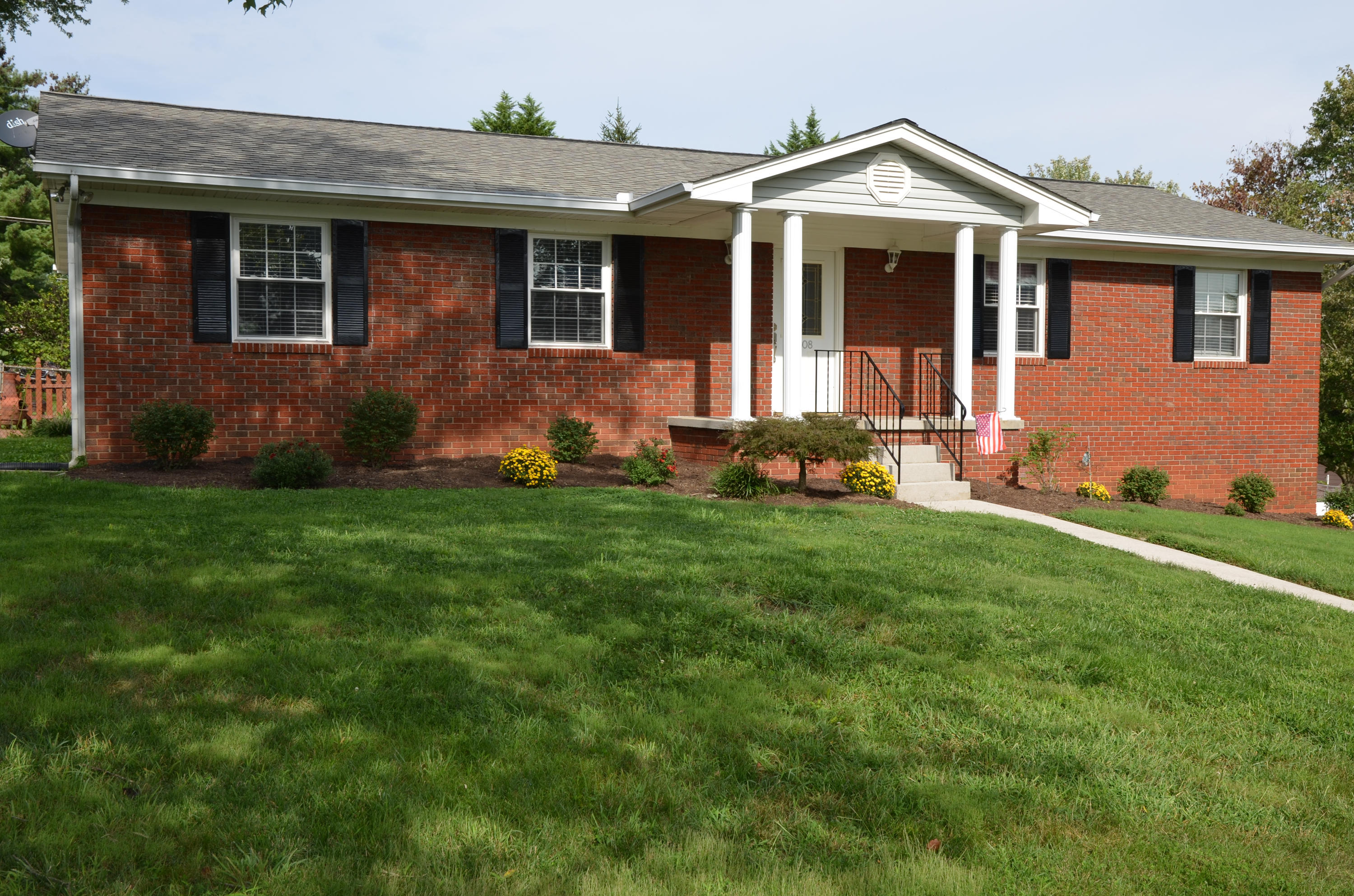 7808 Castlecomb Road Powell, TN 37849 - Photo 1 of 18 Front