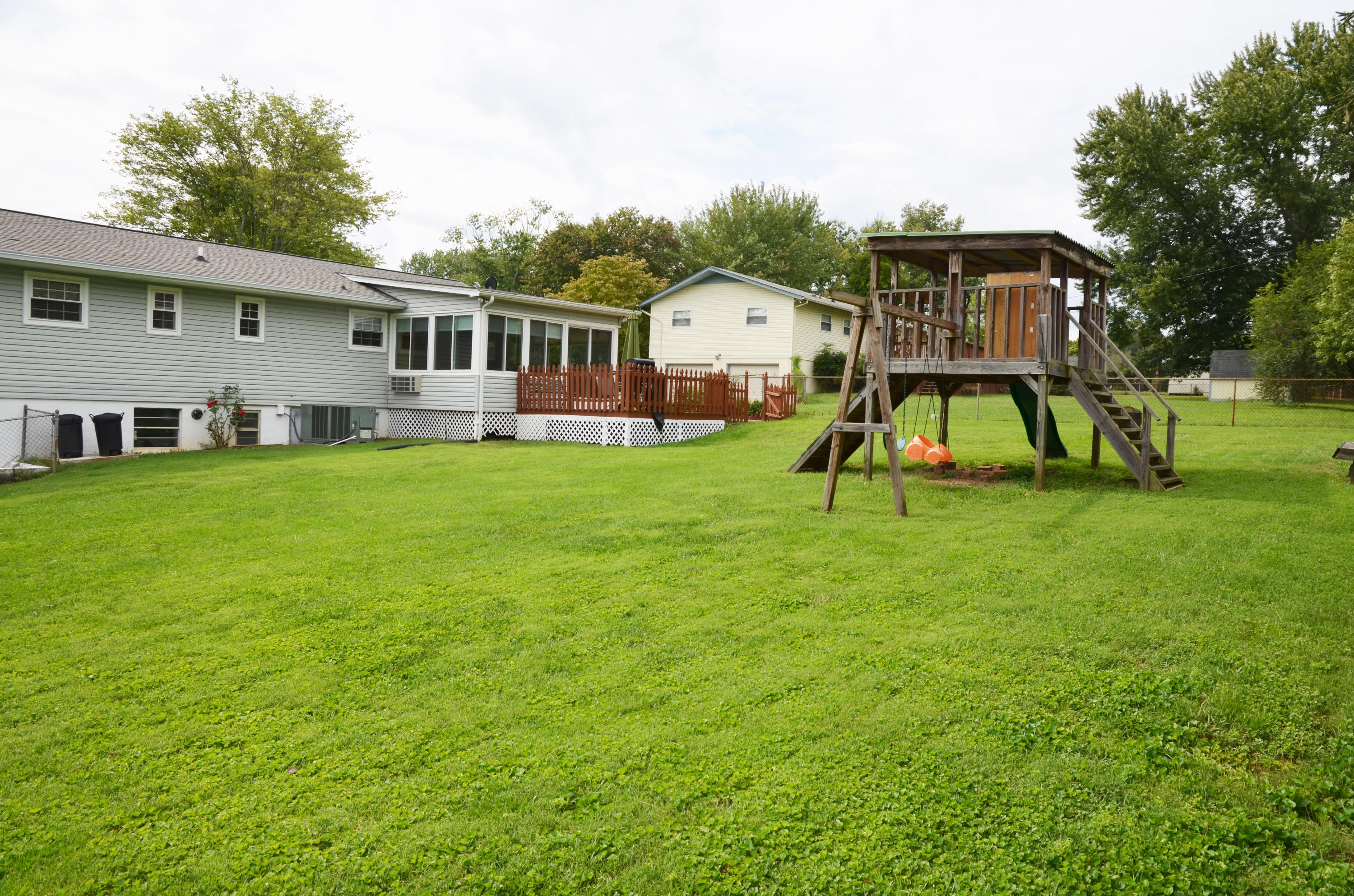 7808 Castlecomb Road Powell, TN 37849 - Photo 16 of 18 Back View