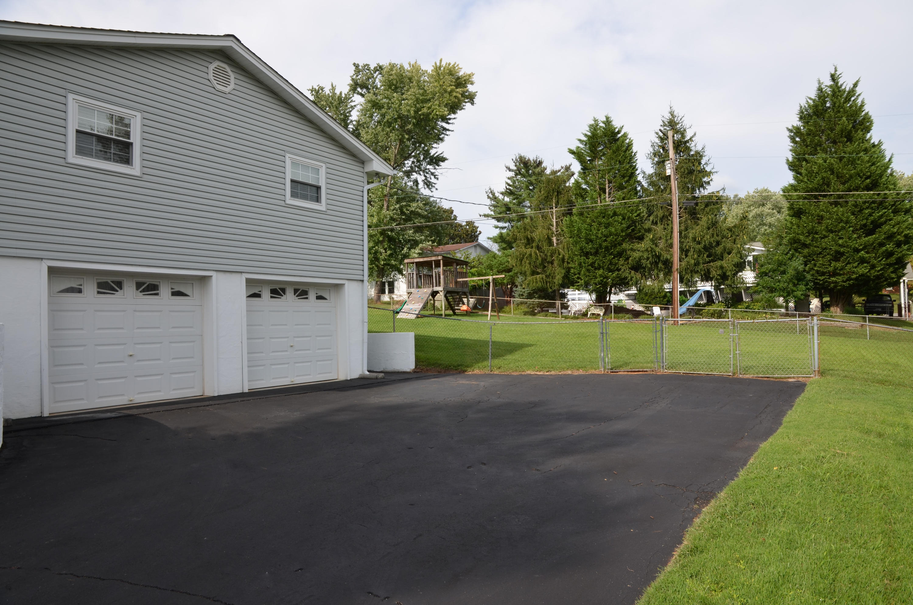 7808 Castlecomb Road Powell, TN 37849 - Photo 18 of 18 Driveway
