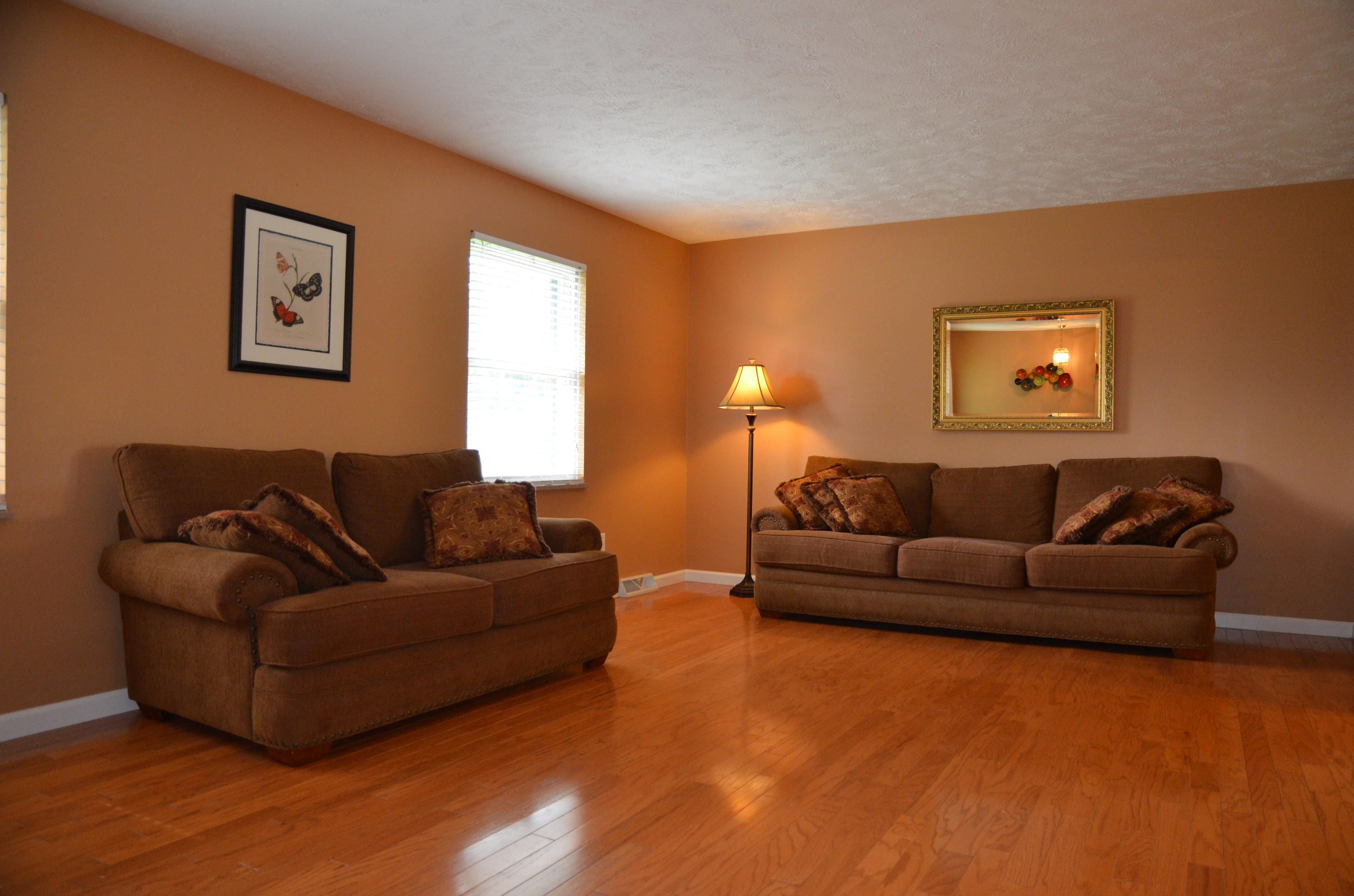 7808 Castlecomb Road Powell, TN 37849 - Photo 4 of 18 Living Room