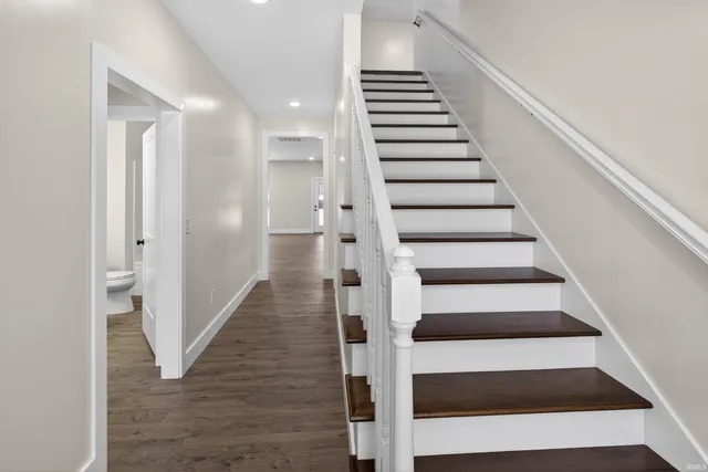 $449,900 | 6021 Glencrest Court, Newburgh, IN 47630