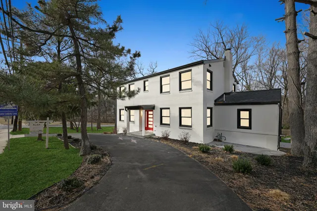 $1,850,000 | 9200 Cedar Lane, Bethesda, MD 20814