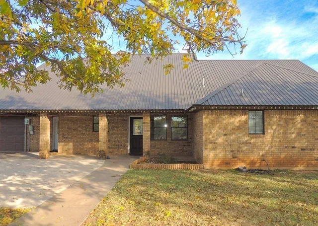a view of a house with a backyard