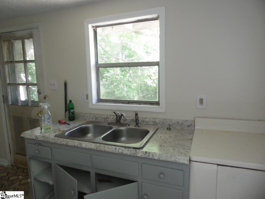 37 Brockman Hill Road Greenville, SC 29617 - Photo 9 of 10