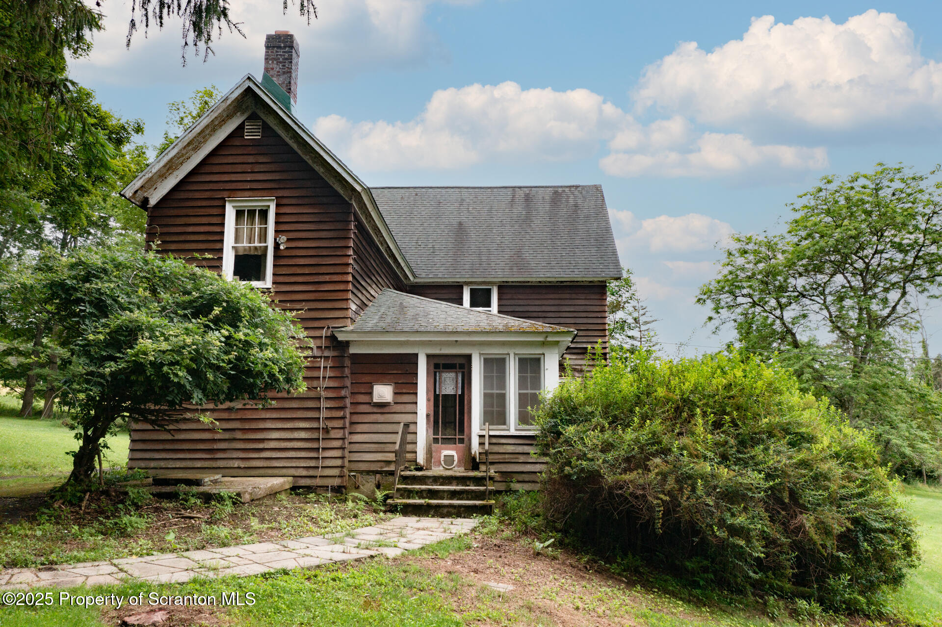 1942 Hess Road Montrose, PA 18801 - Photo 5 of 43 1952HessRdLR (14 of 43)