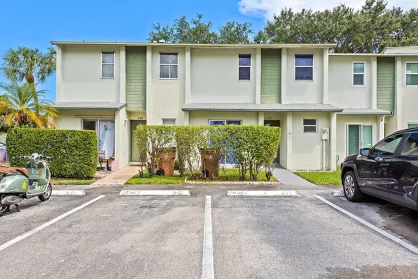 $369,000 | 822 Crystal Lake Drive, Unit 822, Deerfield Beach, FL 33064