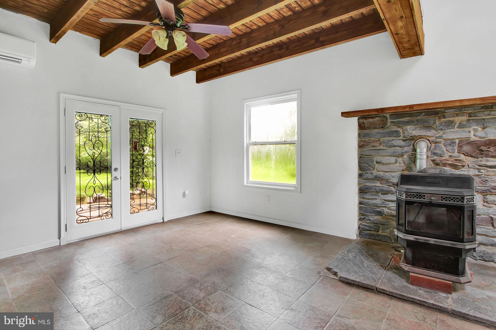 91 Blackburn Road Quarryville, PA 17566 - Photo 6 of 36 Family Room