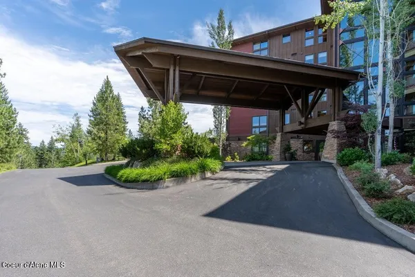 $1,350,000 | 1700 East Tower Pointe Drive, Unit 305, Coeur D'Alene, ID 83814