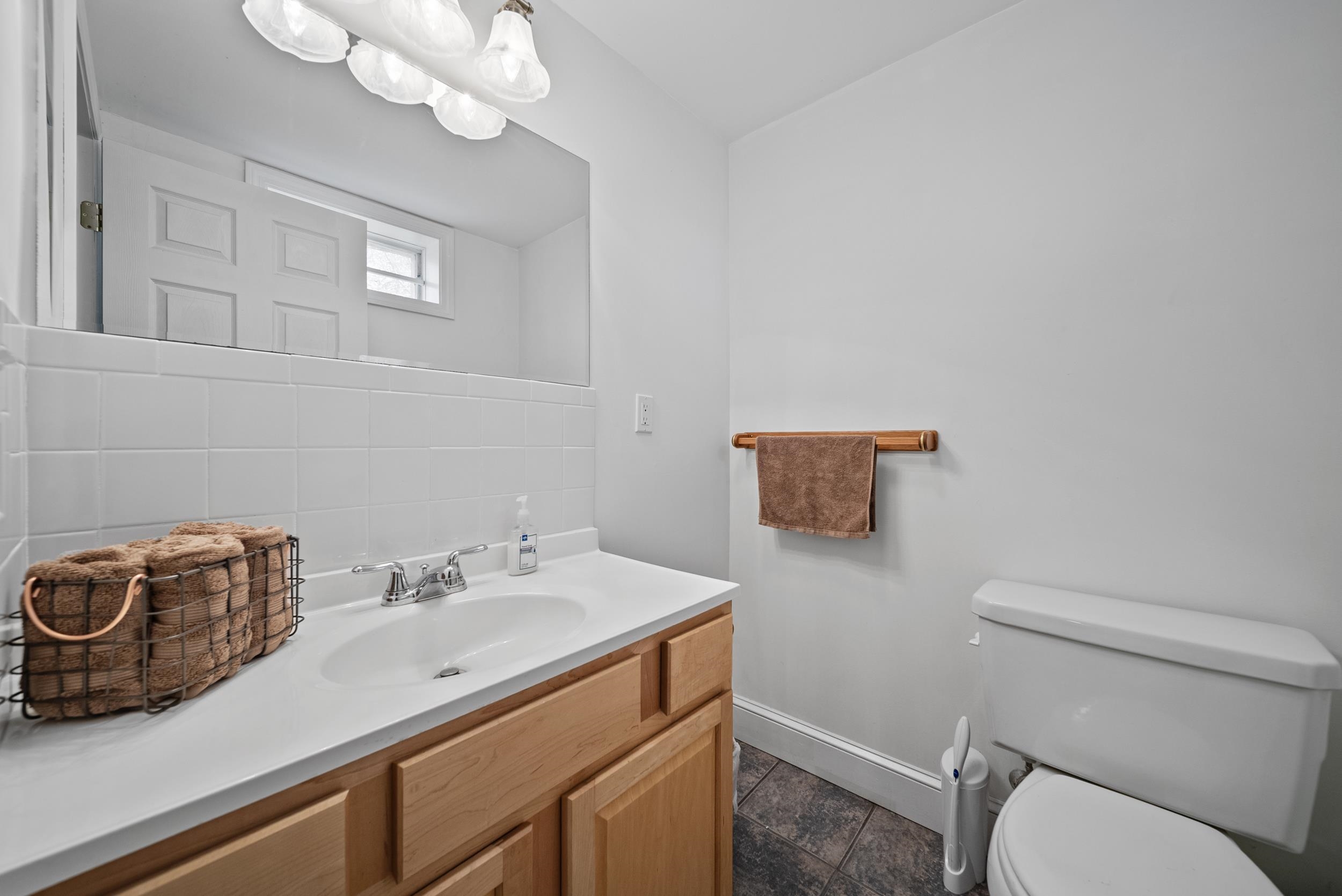 111 Sandown Road Chester, NH 03036 - Photo 37 of 56