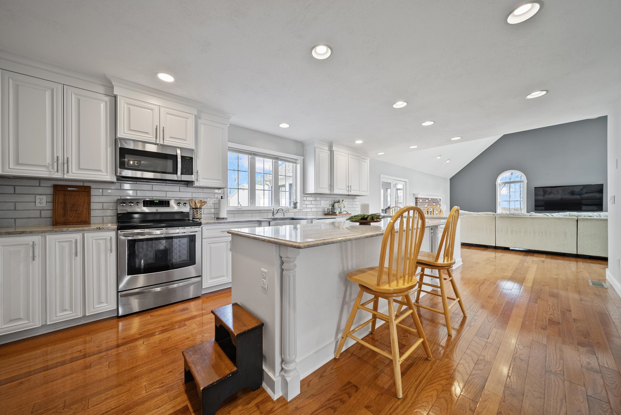 111 Sandown Road Chester, NH 03036 - Photo 7 of 56