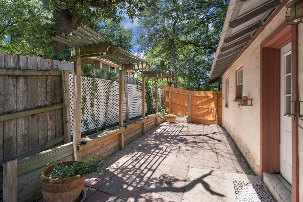1211 Delano Street Austin, TX 78721 - Photo 23 of 30