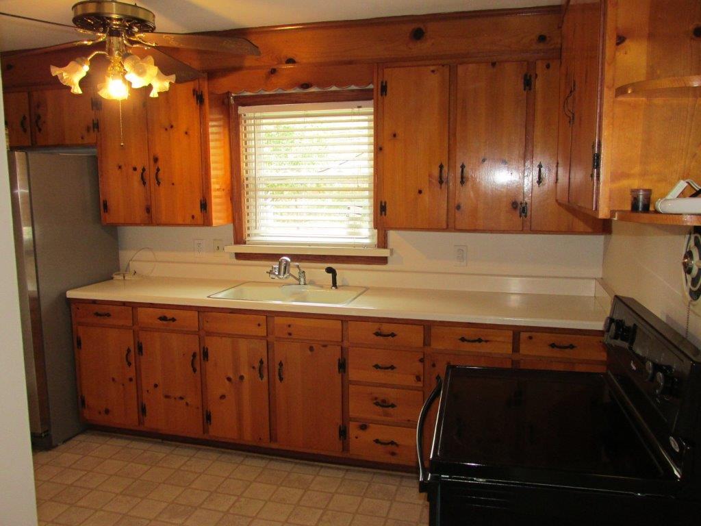 178 Frontier Road Northeast Roanoke, VA 24012 - Photo 4 of 19 Kitchen