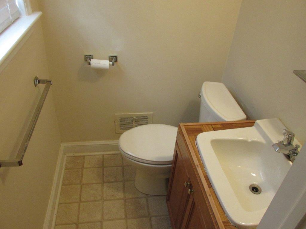 178 Frontier Road Northeast Roanoke, VA 24012 - Photo 8 of 19 Half Bath