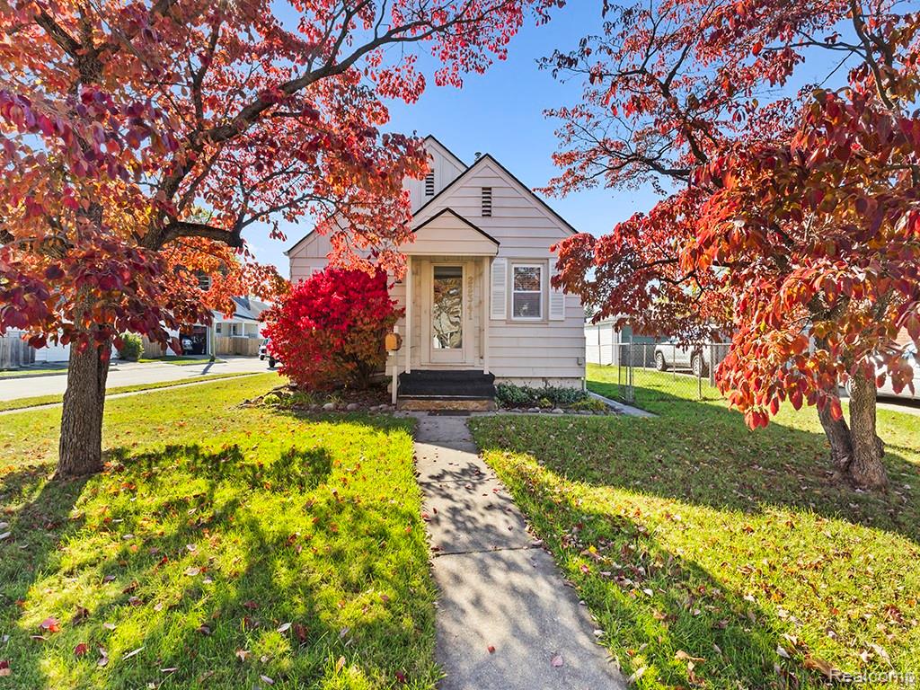 22341 Nowlin Street Dearborn, MI 48124 - Photo 1 of 39