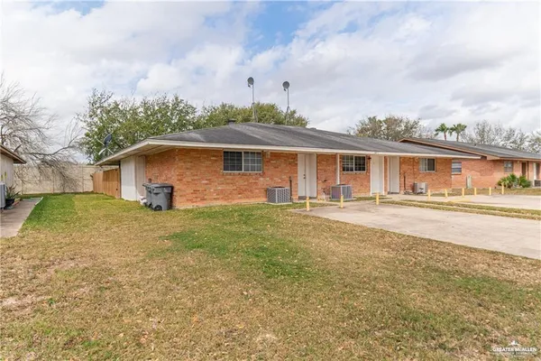 a front view of house with yard