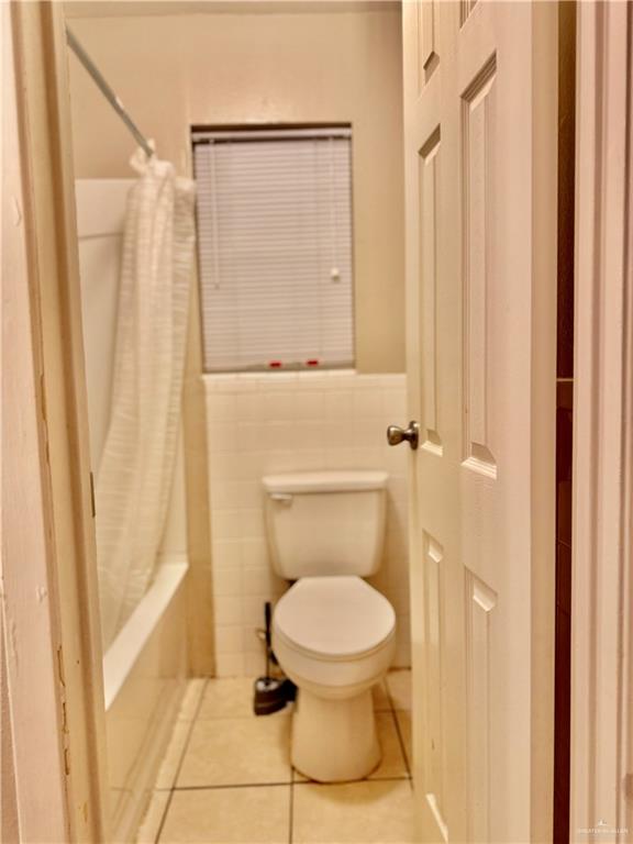 3415 North Kenyon Road, Unit 3 Edinburg, TX 78542 - Photo 12 of 15 a bathroom with a toilet and a shower