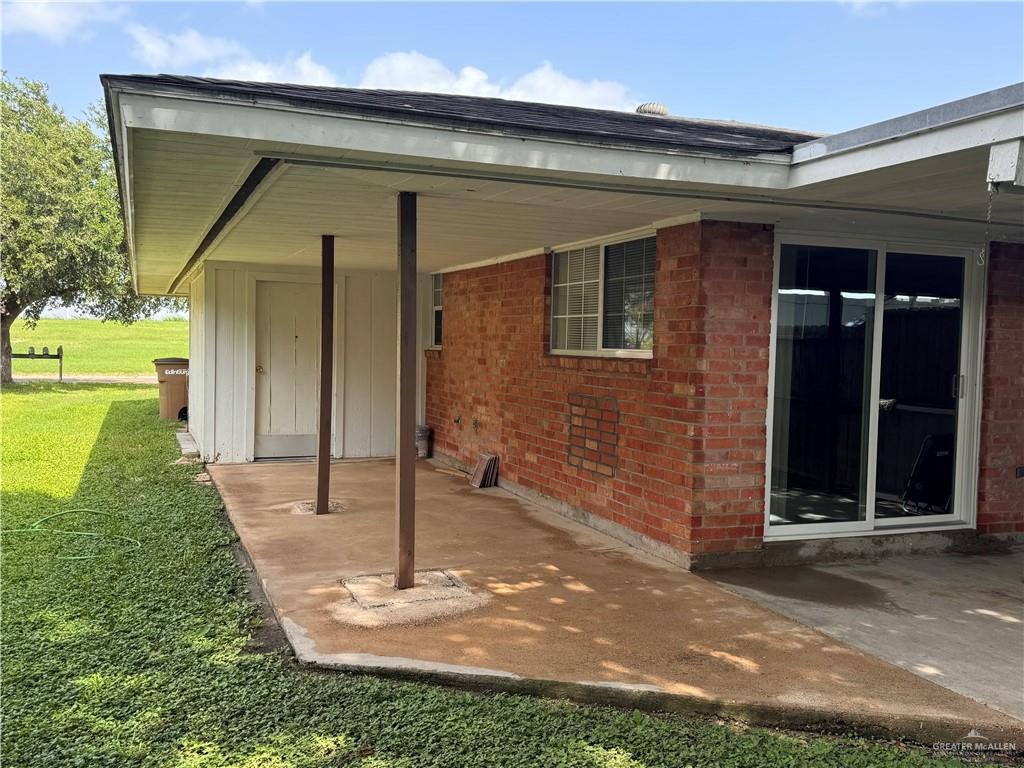 3415 North Kenyon Road, Unit 3 Edinburg, TX 78542 - Photo 4 of 15 a front view of a house with a yard